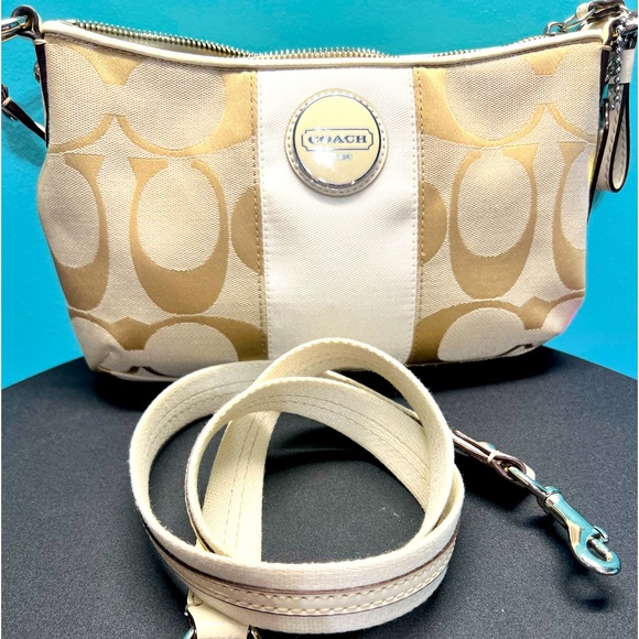 Pre own authentic coach.. - Picture 3 of 7